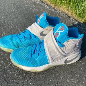 Nike Kyrie 2 “Christmas”